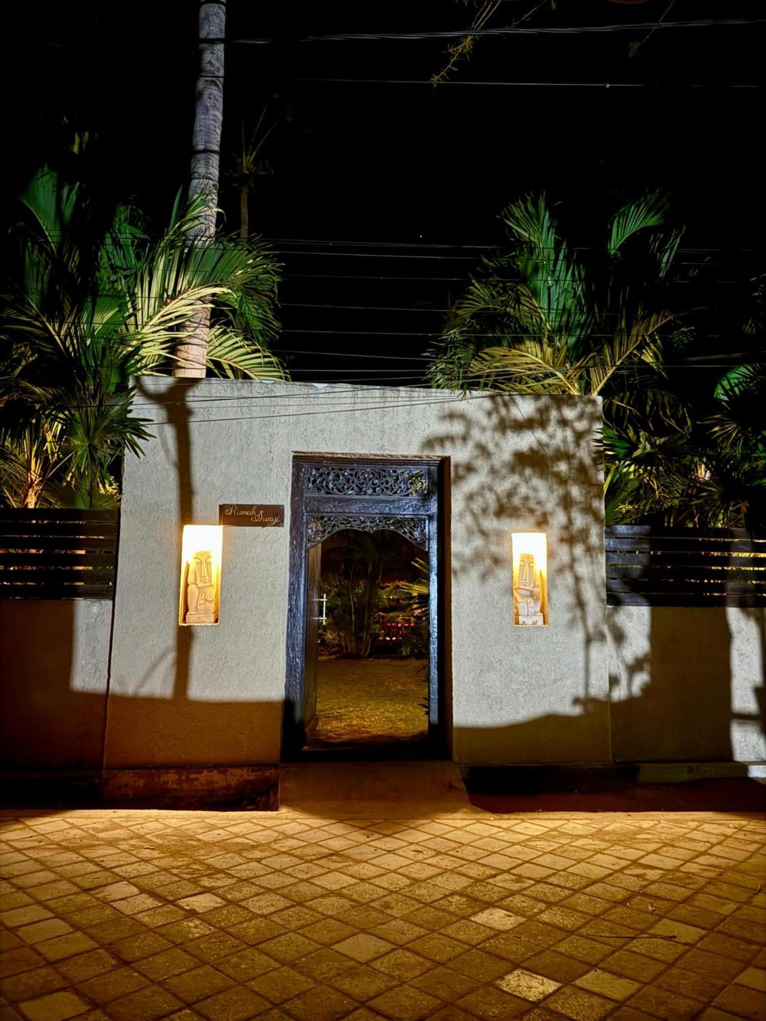 Rumah Sunyi ギリ・トラワンガン エクステリア 写真